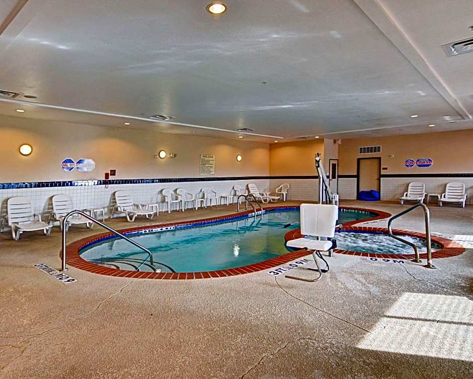 Quality Suites Near Cedar Creek Lake