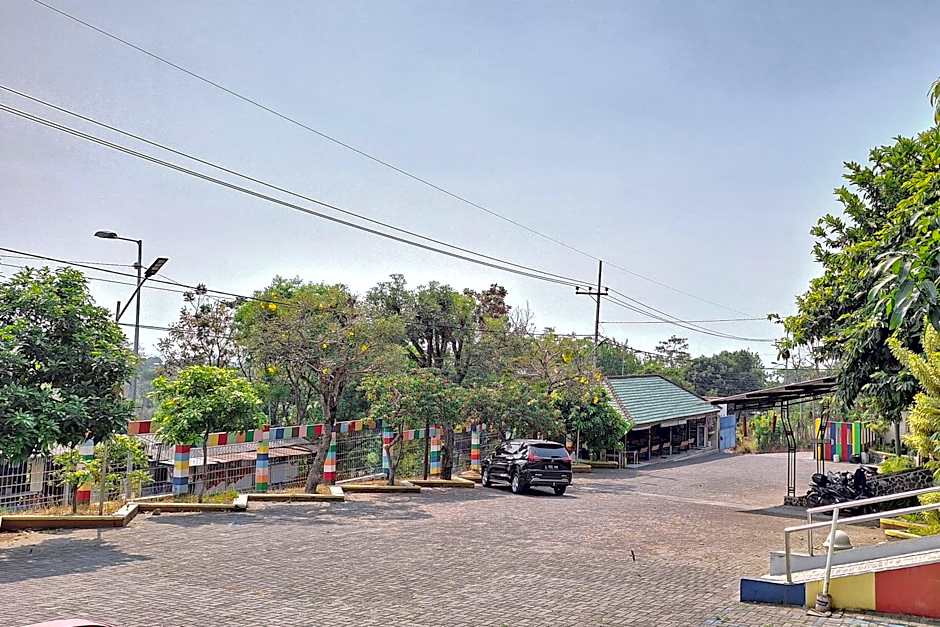 Papa Kana Farm Mitra RedDoorz At Pacet Mojokerto