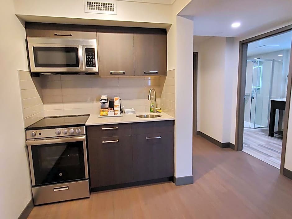 Super 8 by Wyndham Macleod Trail Calgary