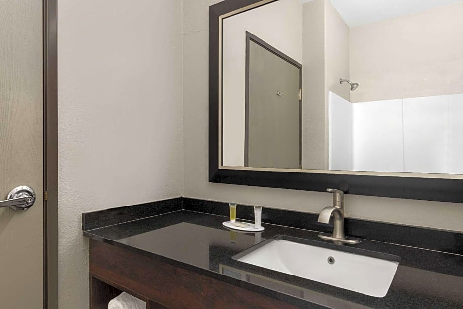 Days Inn & Suites by Wyndham Tucson/Marana