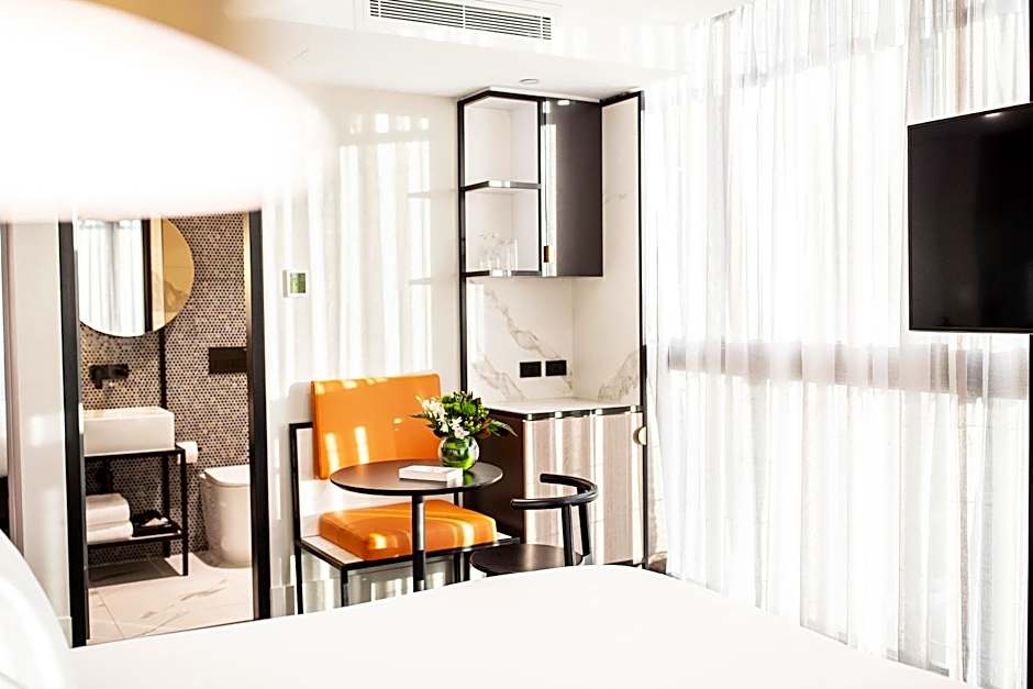 Brady Hotels Jones Lane