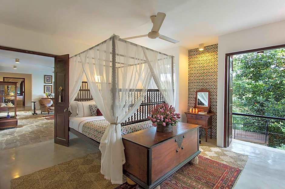 Photo 1 of 5 of 1 Queen Bed, Balcony