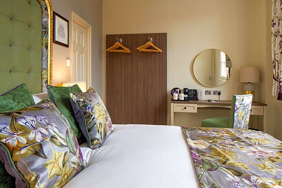 The Warwick Arms Hotel