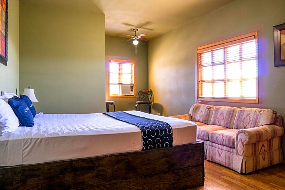 Capital O Hotel Villa Azura