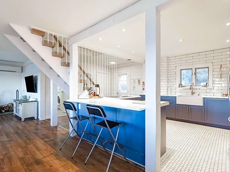 Cozy family waterfront retreat recently renovated