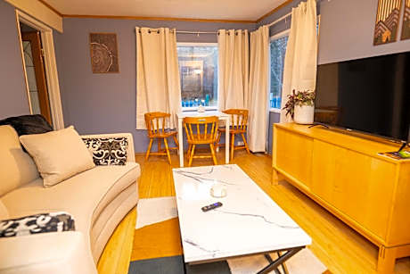 3 Bedroom Gardenside Downtown Home