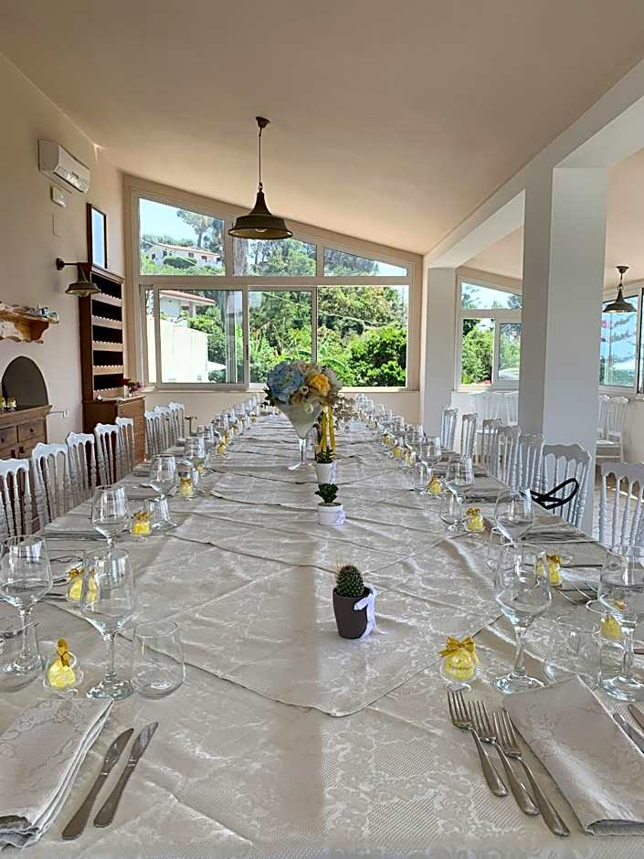 HOTEL MERCURIO SUL MARE - Fish restaurant and private beach