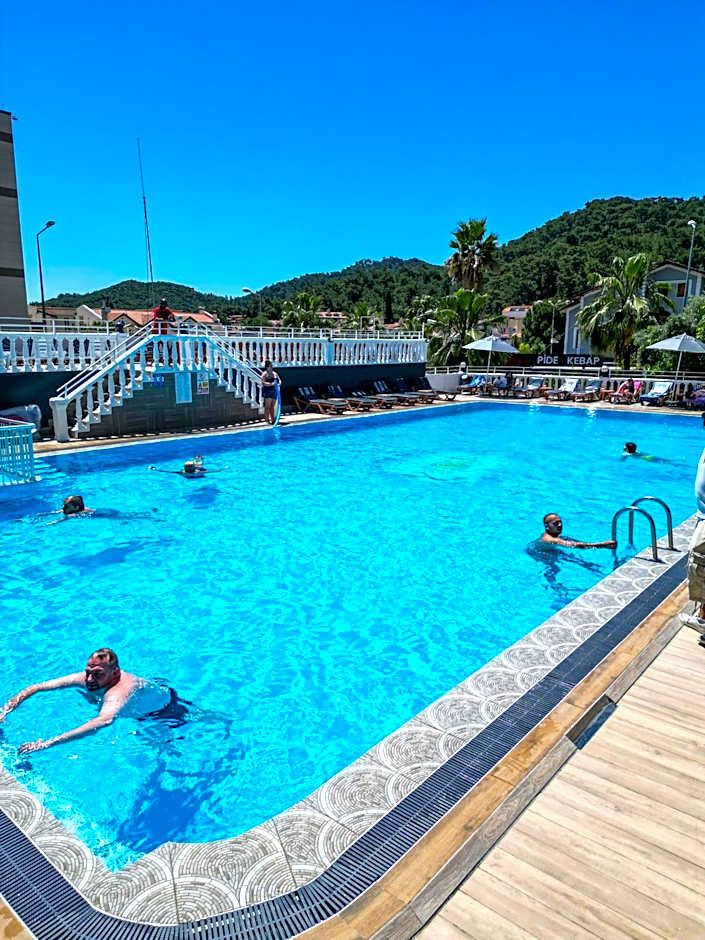 Mustis Royal Plaza Hotel