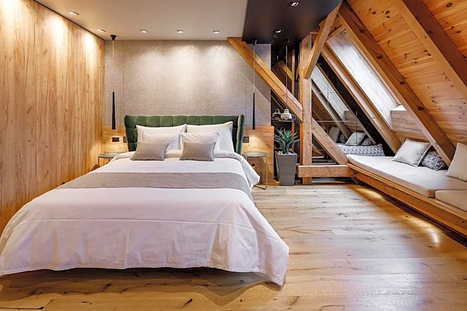 SCHUSTER Boarding House