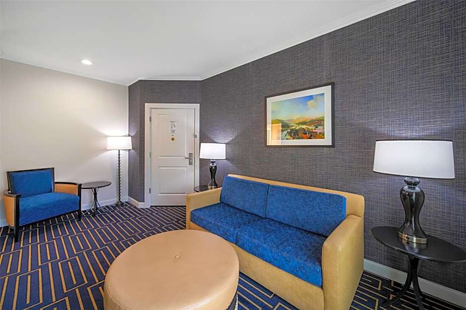 Best Western Plus Palm Court Hotel