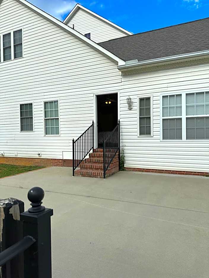 MooreField Suites Greensboro East