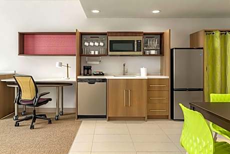 One-Bedroom King Suite - Non-Smoking