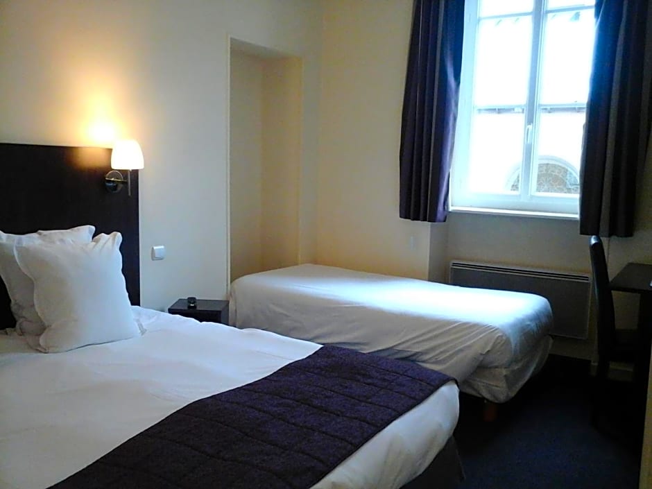 Photo 1 of 3 of Comfort Triple Room