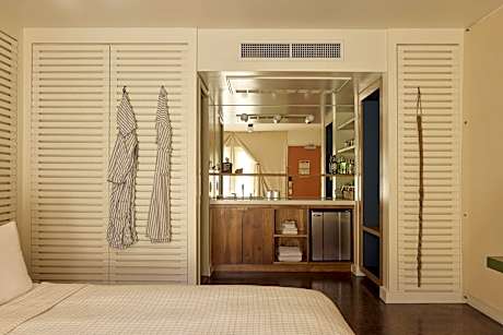 Deluxe King Bed