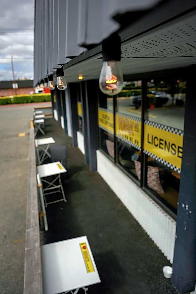 Thunderbird Motor Inn