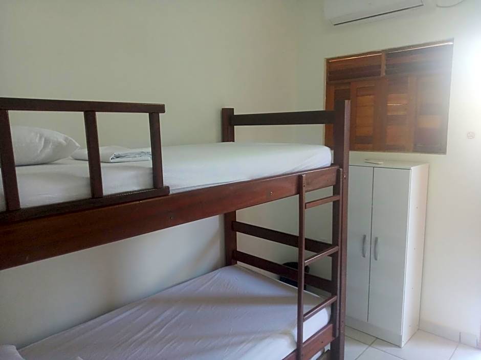 Casa do Mochileiro Airport Hostel & Pousada