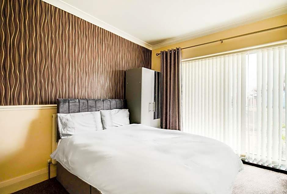 OYO The Longlands Hotel