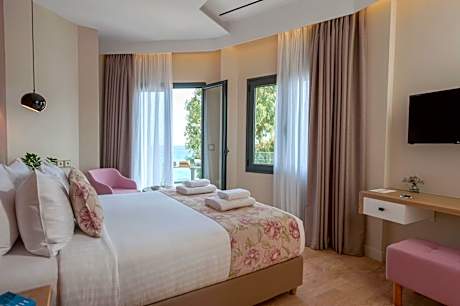 Double or Twin Room with Sea View