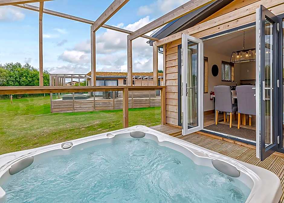 Cherry Bird Lodge Escape