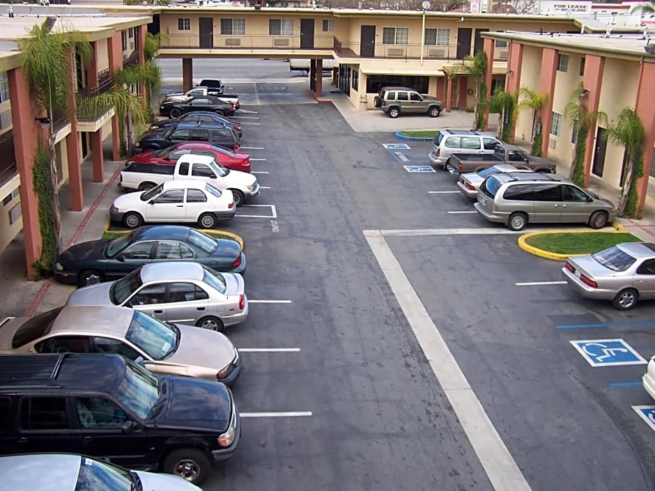 American Inn & Suites