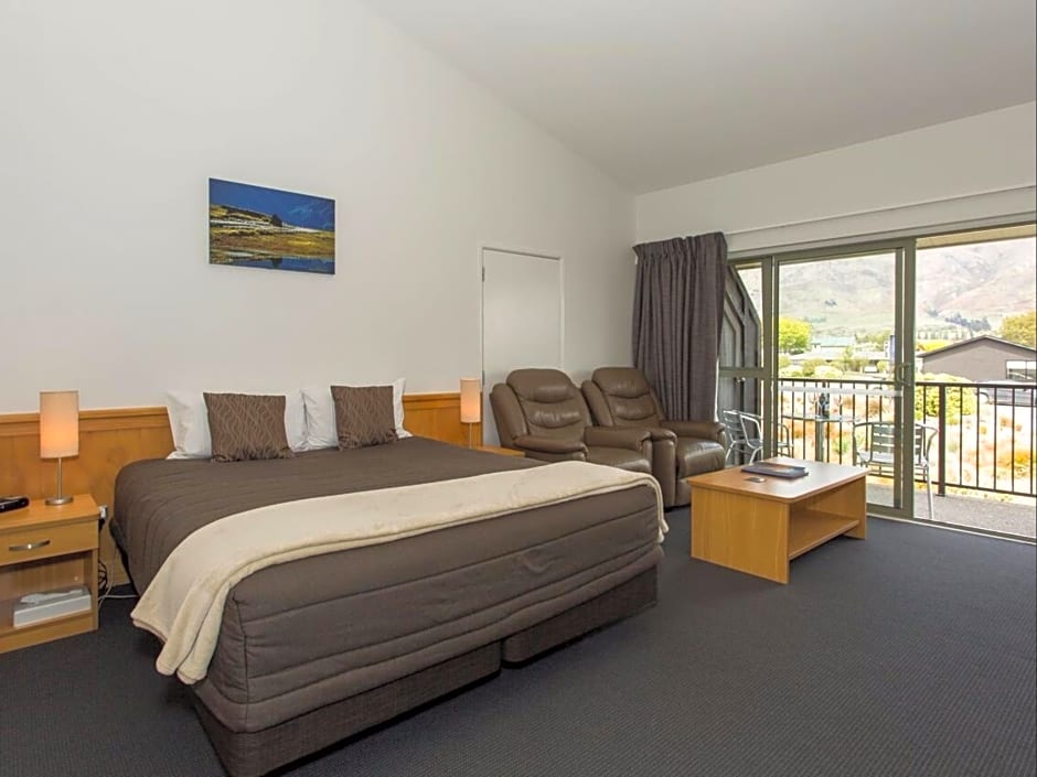 Clearbrook Motel & Serviced Apartments