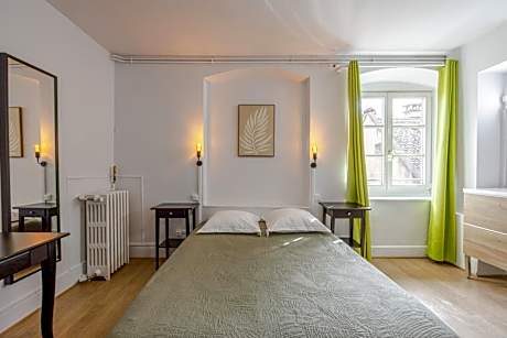 Triple Room with Shared Bathroom