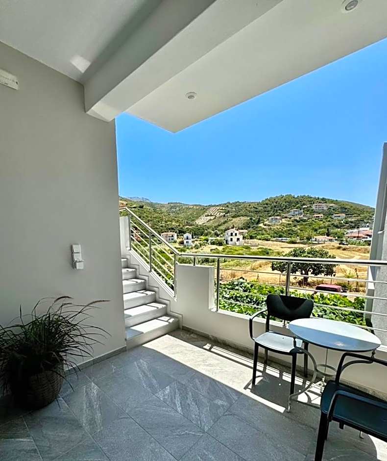 Irini Seaside Luxury Apartments