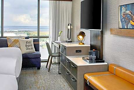 Deluxe Queen Room with Two Queen Beds, River View and Tub - Mobility Accessible