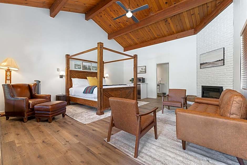 Camp Nelson Lodge Room 10
