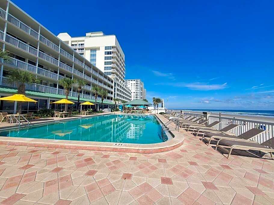 Beautiful one bedroom oceanfront condo