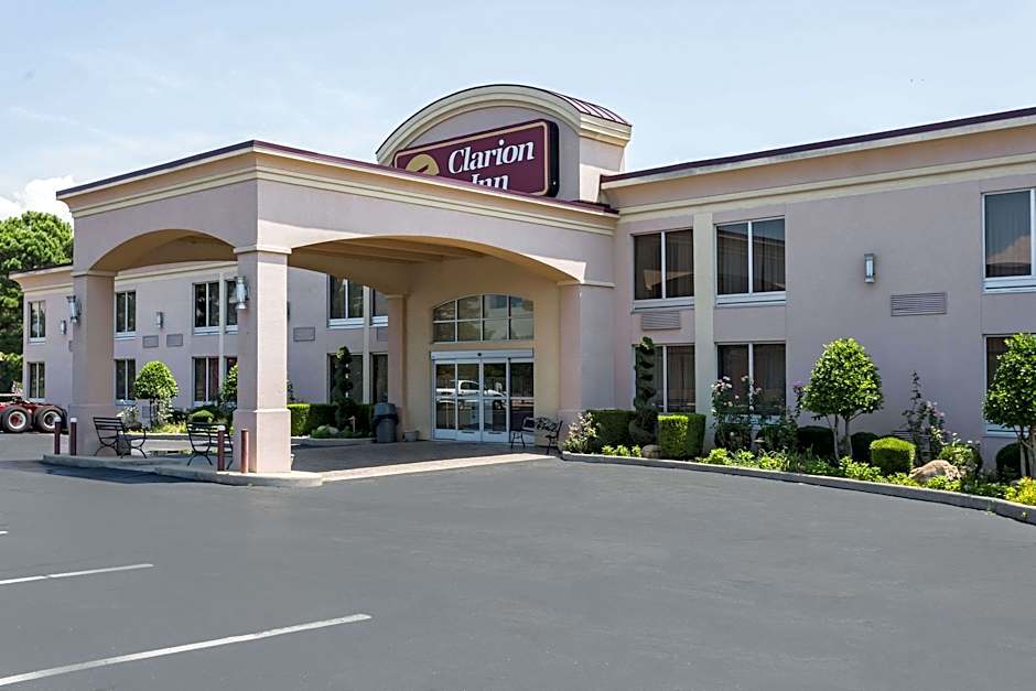 Clarion Inn and Summit Center
