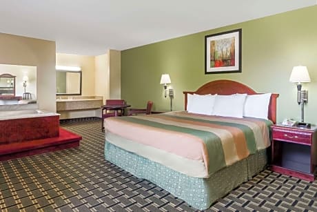 1 King Bed Studio Suite Smoking