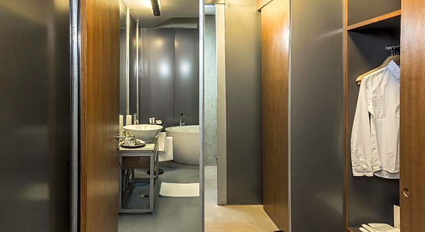 Mana Hotels