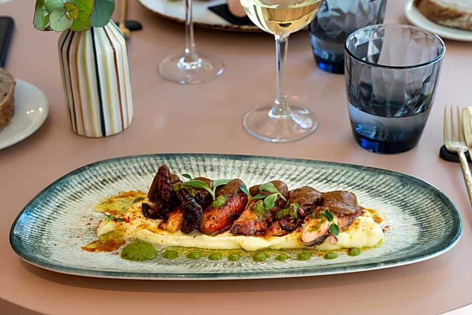 Catalonia Excelsior Hotel