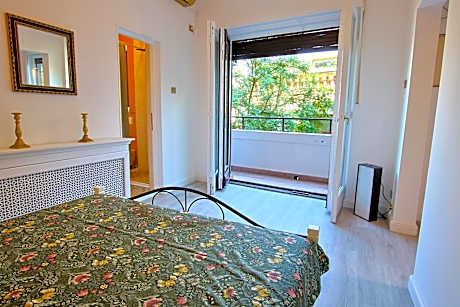 Deluxe One-Bedroom Apartment with Garden View