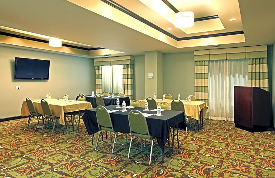 Holiday Inn Express & Suites Maumelle, an IHG Hotel