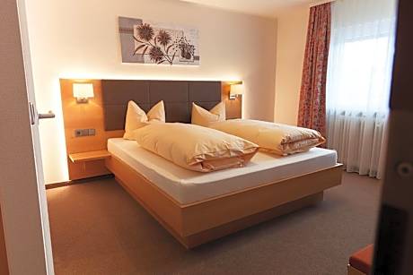 Double Room (1 Adult)