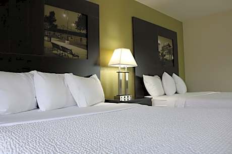 Queen Room with Two Queen Beds - First Floor Access/Non-Smoking