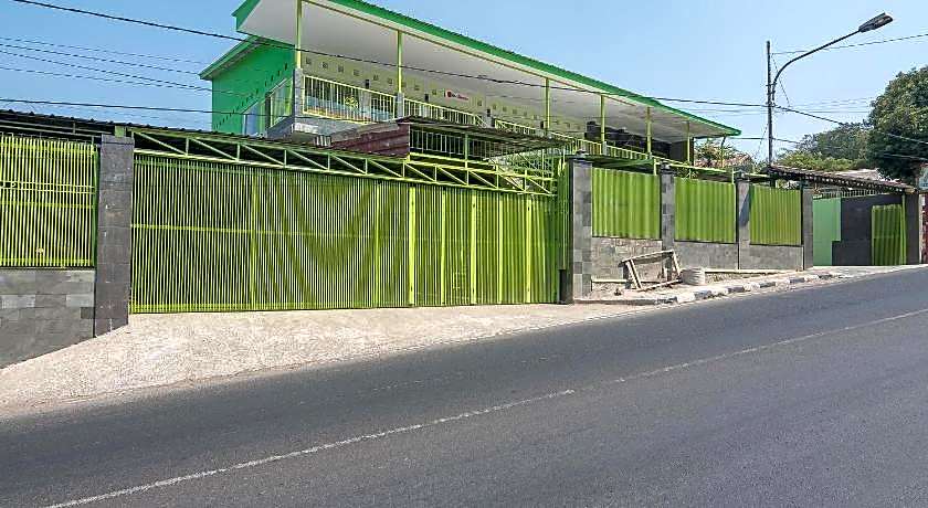 RedDoorz Syariah near Museum Wisma Karya Subang