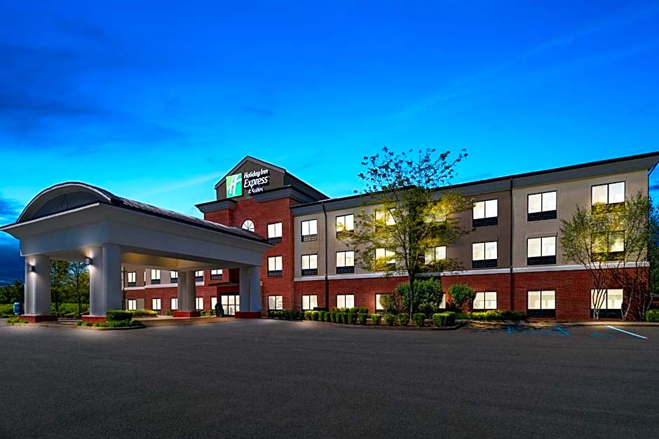 Holiday Inn Express & Suites Fairmont By IHG