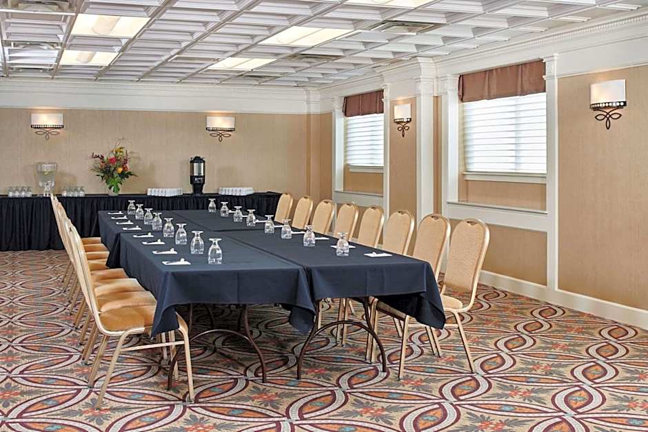 Hotel Alex Johnson Rapid City, Curio Collection by Hilton