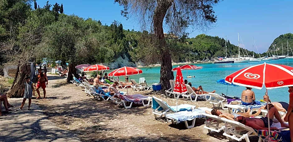 Amfitriti Hotel & Studios