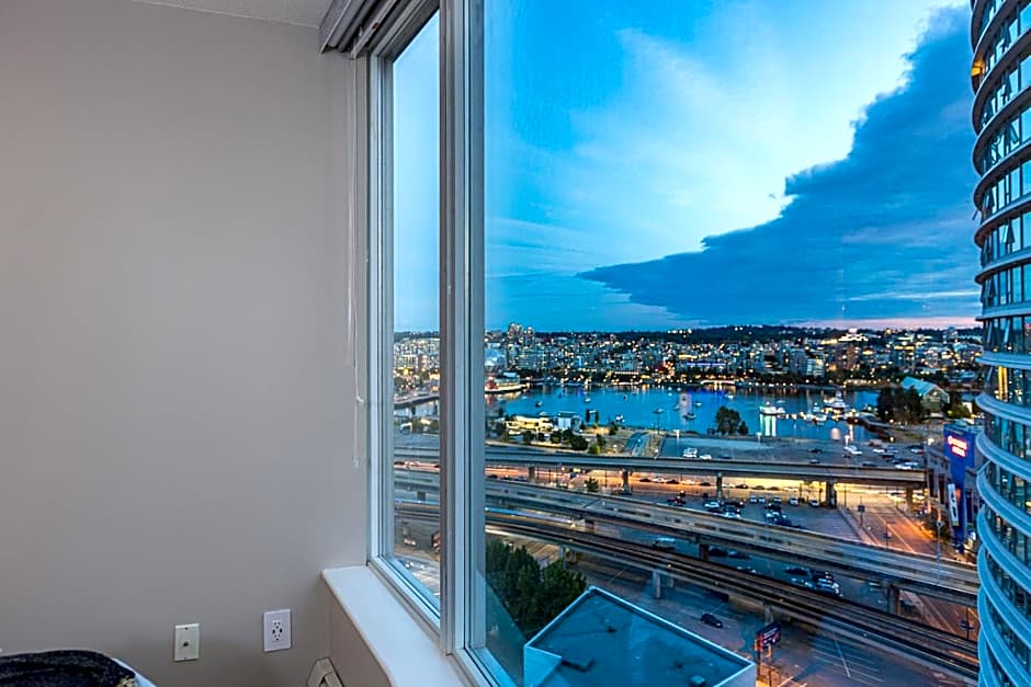 Condo in Downtown Vancouver - Near Rogers Arena
