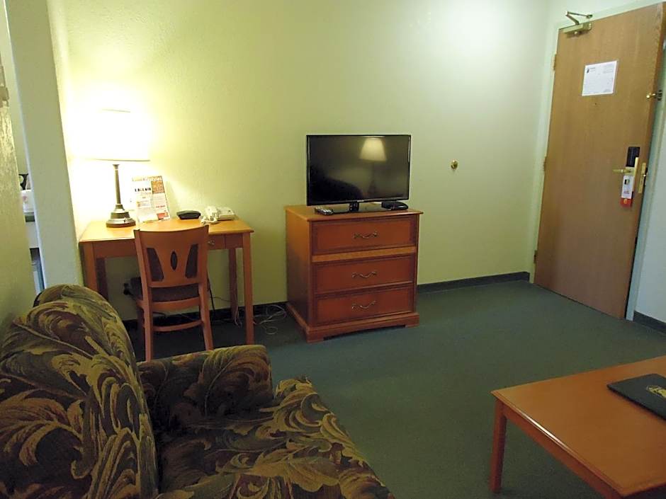 Super 8 by Wyndham Dauphin