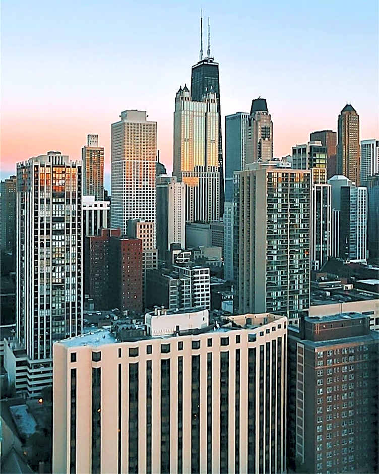 Level Chicago – Old Town