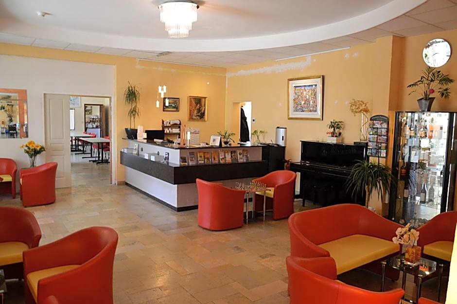 Logis Hotel & Restaurant Le Fleurance