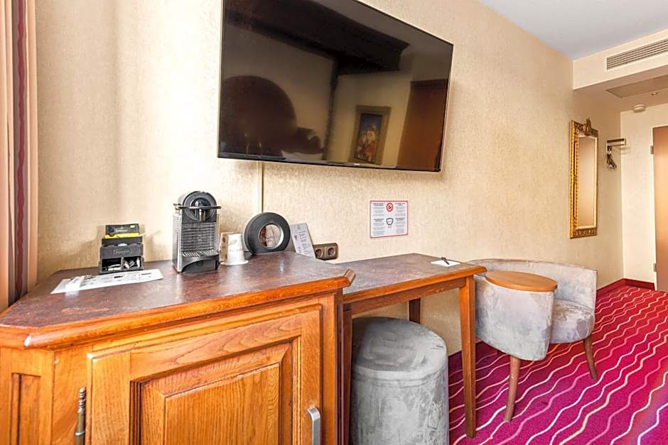 Kings Hotel First Class