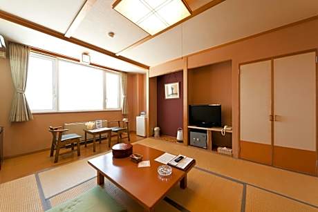 Japanese-Style Room with Shared Bathroom and Valley View - Non-Smoking