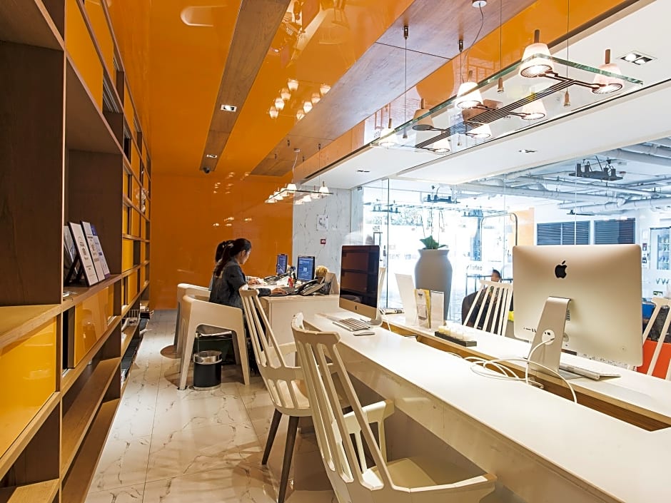 S Box Sukhumvit Hotel