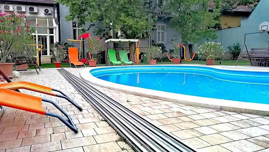 Hotel Manzard Panzio